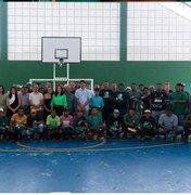 Prefeito de Japaratinga entrega novos fardamentos da Limpeza Pública