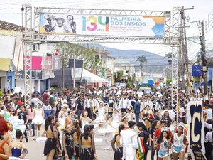 Desfile cívico marca comemoração pelos 134 anos de Palmeira dos Índios