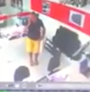 [Vídeo] Câmeras flagram furto de celular em concessionária no Farol