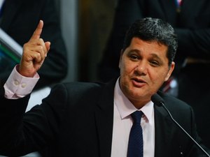 Comissionados e terceirizados podem ser proibidos de fazer doação a campanhas