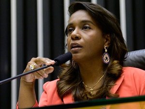 Damares decide demitir Tia Eron da Secretaria de Políticas para as Mulheres