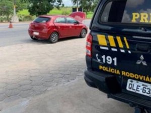 Motorista é flagrado com carro roubado em Pernambuco durante blitz da PRF em São Sebastião