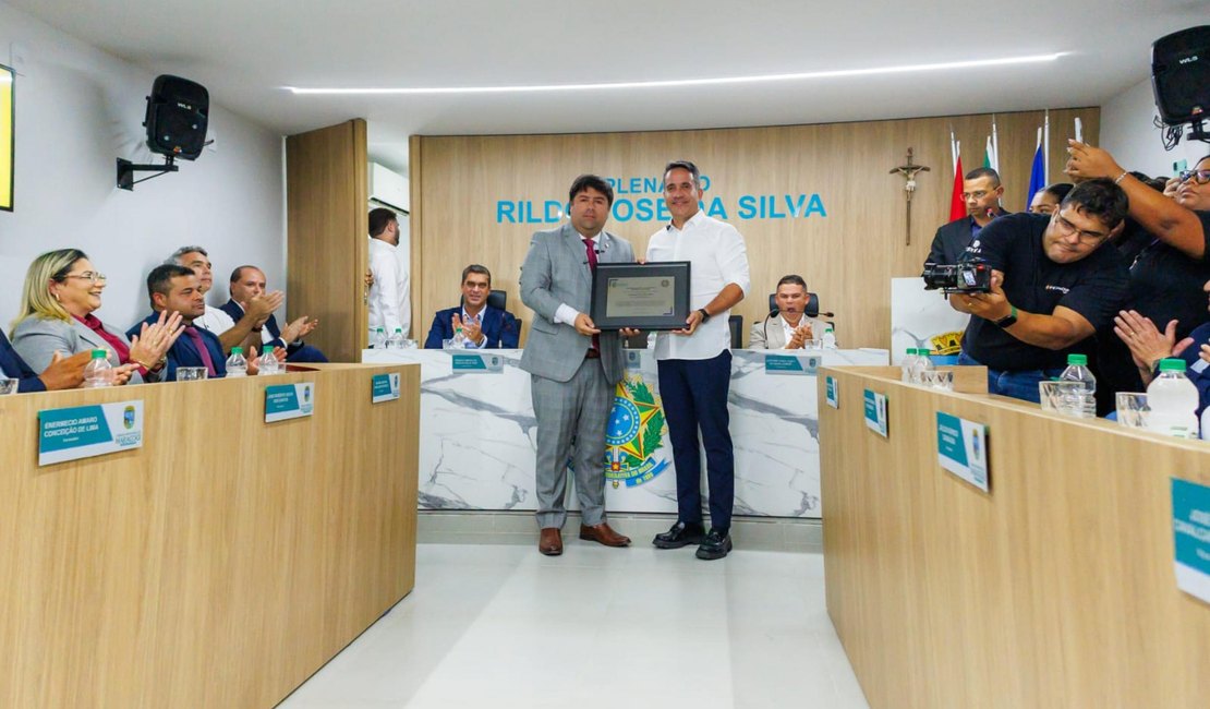 Paulo Dantas é agraciado em Maragogi com a comenda Costa dos Corais