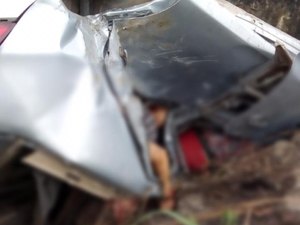 Acidente deixa pelo menos três pessoas mortas