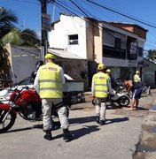 Ronda no Bairro aborda veículos e notifica motoristas no Jacintinho
