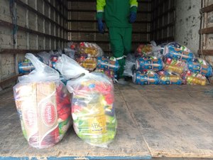 Pandemia: comunidade no Benedito Bentes recebe cestas básicas