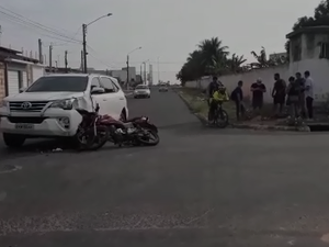 [Vídeo] Motociclista sofre fratura exposta após acidente em Arapiraca