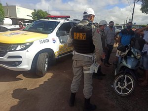 Militares do BPRv apreendem ciclomotor com queixa de furto na AL-110 em Arapiraca