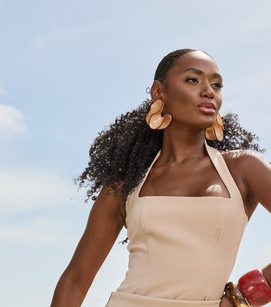 Entre passarelas e propósito: o empreendedorismo na modelagem e a ascensão de novos talentos brasileiros