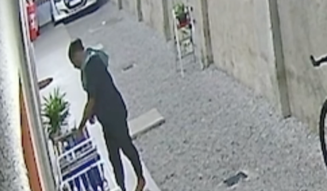[Vídeo] Homem suspeito de furtos na parte baixa de Maceió é localizado e conduzido à delegacia