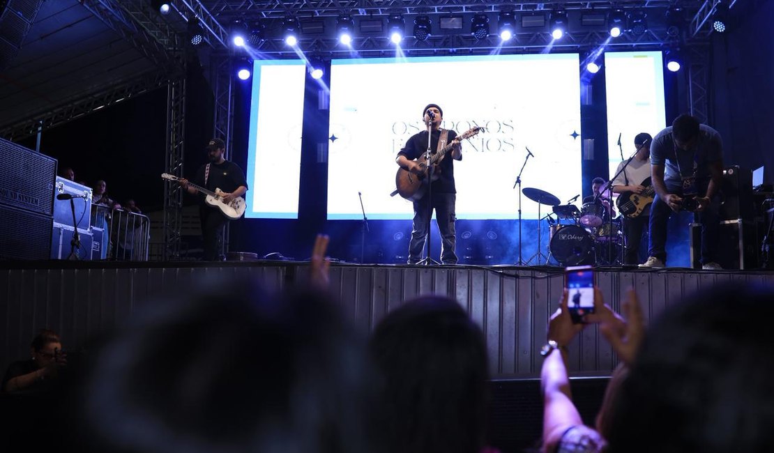 Banda Gratidão e Felipe Rodrigues reúnem milhares de pessoas na Festa do Evangélico em São Sebastião