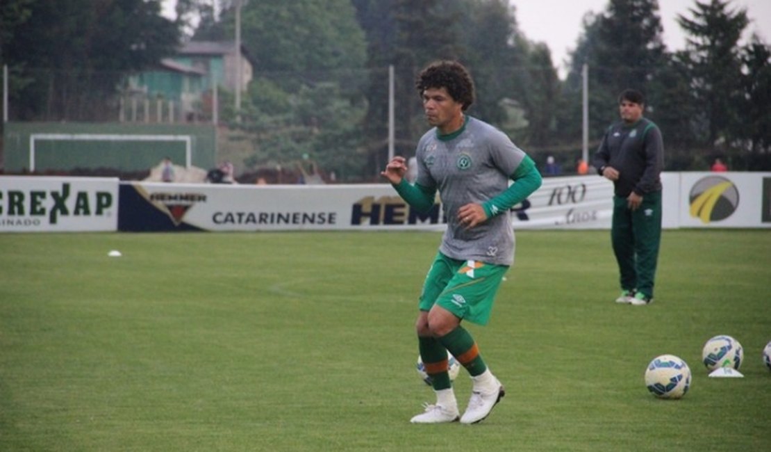 Chapecoense pede R$ 2 mi e esfria negociação do Botafogo por Camilo