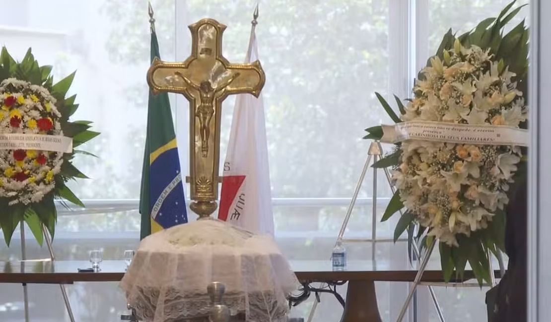 Corpo de Gerardo Renault, pai de Ana Paula, é velado em BH nesta segunda-feira