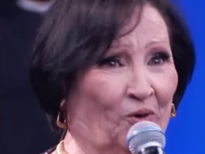 Dona Déa se emociona e diz que só verá Paulo Gustavo “quando partir”