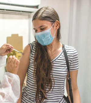 Saúde inicia campanha de vacinação contra HPV nas escolas nesta segunda (21)