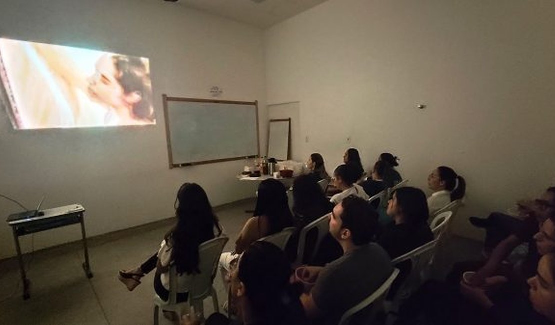 Hospital de Emergência do Agreste promove Cine Lilás e estimula reflexões sobre situações de violência