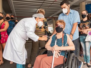 Ponto de vacinação do Maceió Shopping volta a funcionar no piso térreo