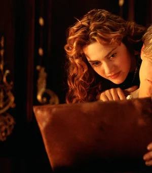 [Vídeo] Leonardo DiCaprio e Kate Winslet se beijam 27 anos após 'Titanic'