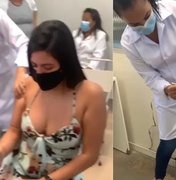 Enfermeira abraça jovem com medo de agulha, e vídeo viraliza na internet