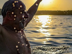 Após prisão, Lula posta foto no mar da Bahia: 'Reencontro com a liberdade'
