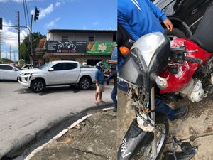 Motociclista fica ferido em colisão com carro e poste no Salvador Lyra, em Maceió