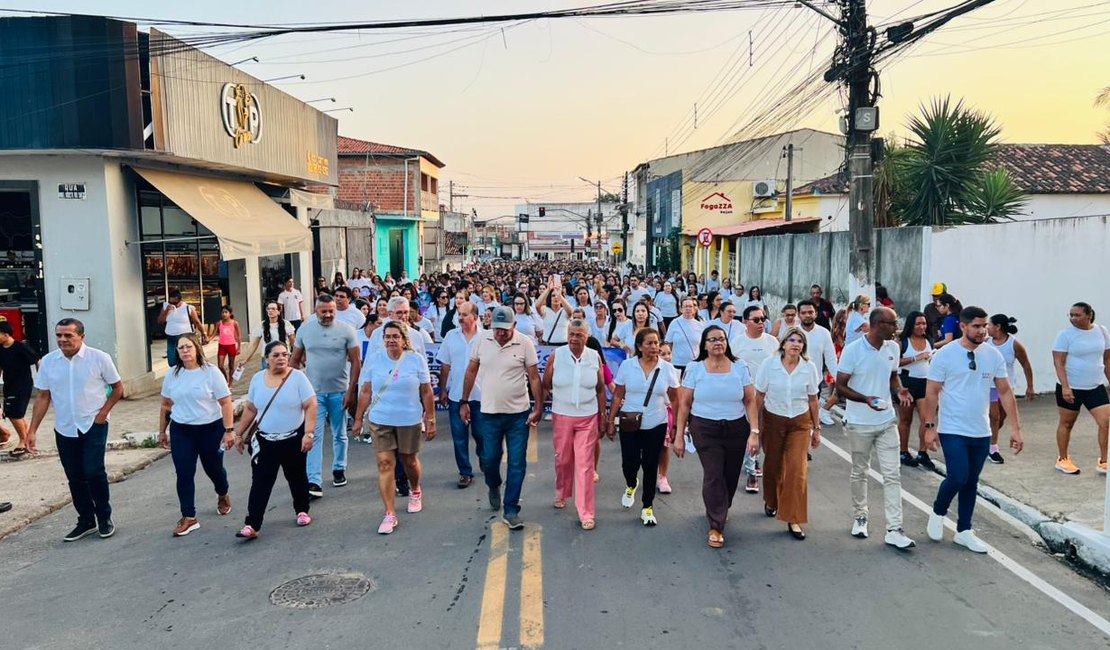Prefeitura de Palmeira dos Índios promove caminhada contra violência à mulher