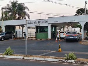 Moraes autoriza Bolsonaro a sair da prisão domiciliar para dentista