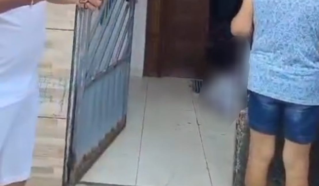 Homem é morto a tiros dentro de residência no Clima Bom