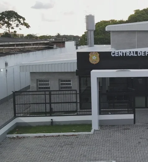 Mulher é presa ao tentar vender celular furtado em shopping de Maceió