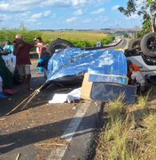 Carro vira e deixa duas pessoas feridas na BR 101