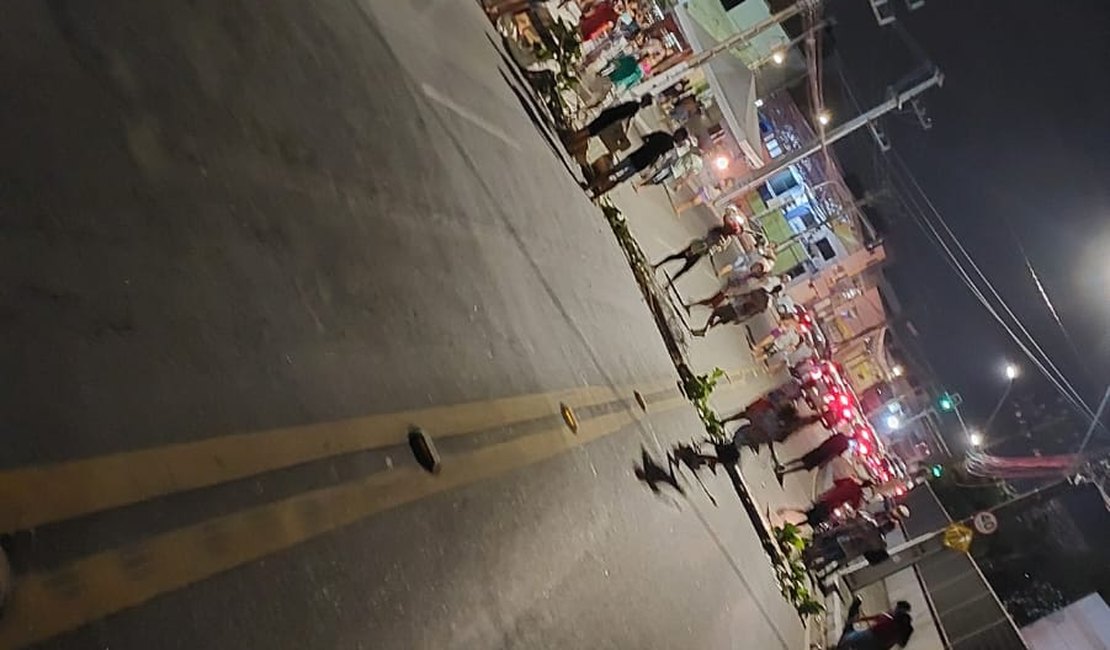 [vídeo] Moradores da Grota do Cigano protestam após tiroteio durante festa para crianças