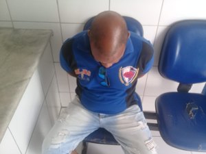Homem é preso após furtar celular dentro de supermercado