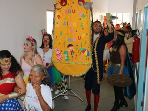 Desfile de bloquinho marca prévia de carnaval do HE do Agreste