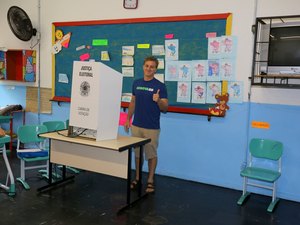 Famosos votam no 1º turno em todo o Brasil