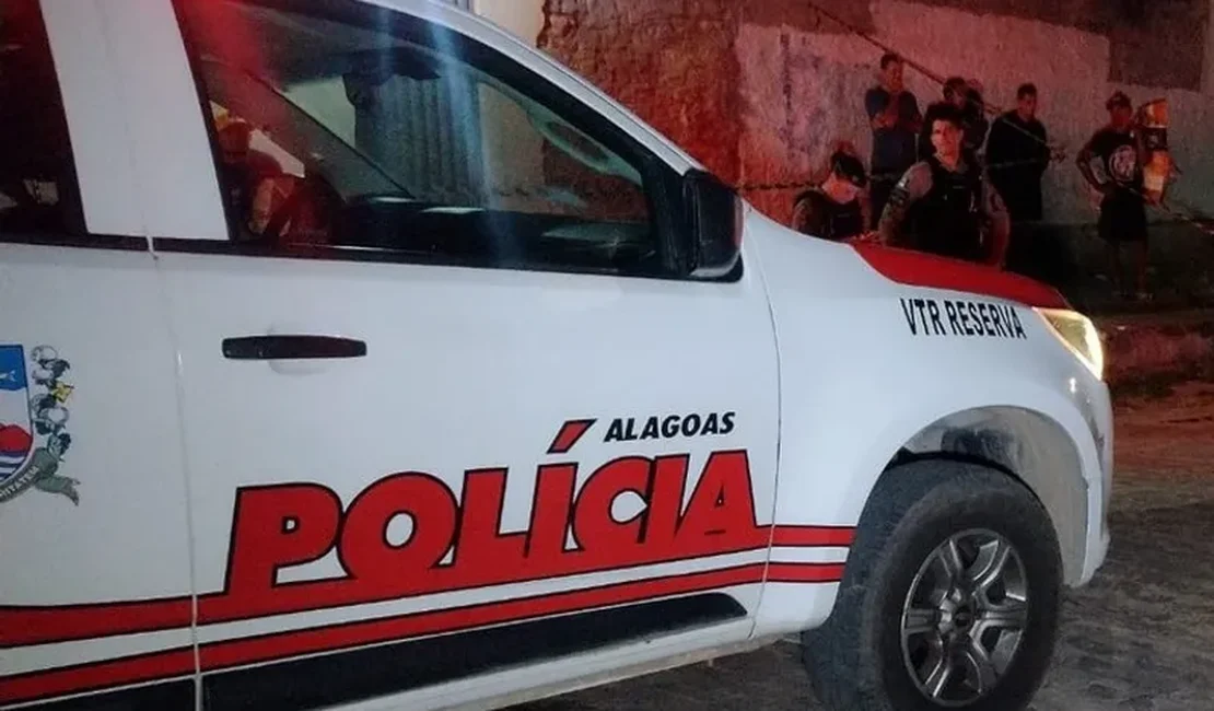 Jovem é preso após ser flagrado com cocaína e outras drogas no bairro do Jacintinho na noite desta sexta (28)