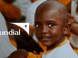 ONG Visão Mundial promove festas de Natal para crianças carentes