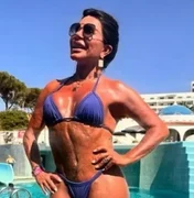 Gretchen exibe corpo sarado ao posar em dia de sol no sul de Portugal