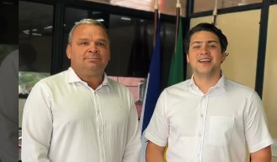 Com quase 10 anos de espera, prefeito anuncia reajuste salarial para professores em Santana do Ipanema