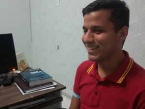 Deficiente visual inova com empresa de braile em Arapiraca