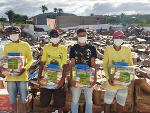 Semarh faz entrega da segunda remessa de cestas básicas às cooperativas e associações dos catadores em Alagoas