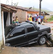 Carro desgovernado invade casa e provoca prejuízos em Joaquim Gomes