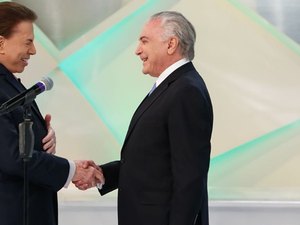 ‘Previdência não prejudica os pobres’, diz Temer a Silvio Santos