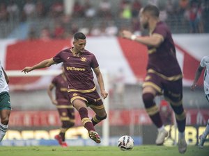 CRB vence o líder Goiás por 2 x 0 e entra no G4 da Série B