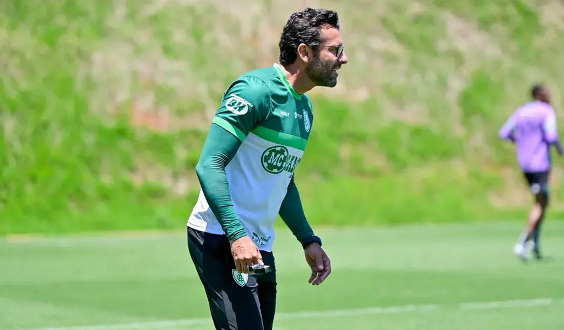 América-MG se livra do rebaixamento e renova com técnico ex-Athletico e Vasco