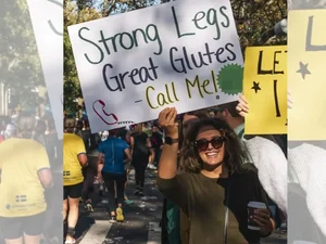 Durante maratona, mulher exibe cartaz com telefone em busca de um amor