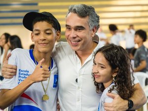 Rafael Brito celebra queda histórica no analfabetismo e reforça importância do Vem que Dá Tempo