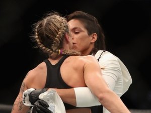 Namoradas, lutadoras Amanda e Nina revelam planos sobre bebê