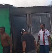 [Vídeo] Incêndio assusta moradores do Benedito Bentes