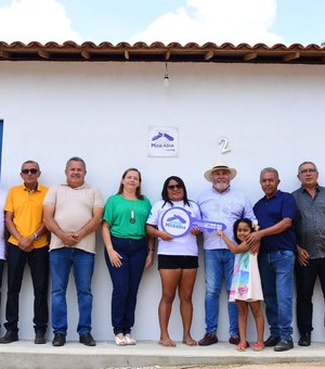 Programa Municipal Mais Moradia entrega mais três casas em São Sebastião