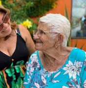 [Vídeo] Não tem presente melhor na vida do que ser amada pela família, afirma idosa de 96 anos